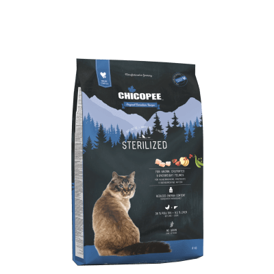 Chicopee Holistic Sterilized - пълноценна суха храна без зърно за кастрирани израснали котки над 1 г.